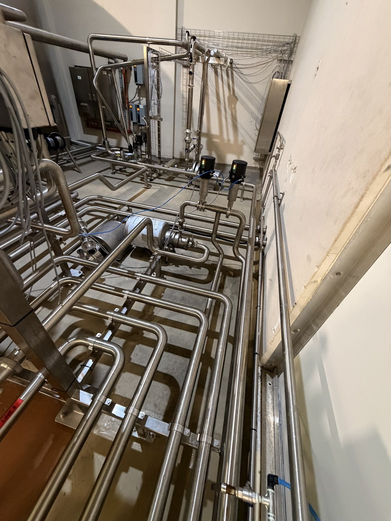 Stainless process and CIP pipework installation